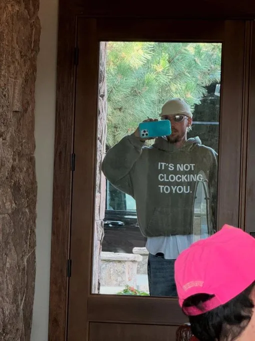 Ảnh ChatGPT 11_54_49 20 thg 10, 2026 Justin Bieber Its Not Clocking You Hoodie – Vintage Green Graphic Streetwear Sweatshirt – image 2 of 2