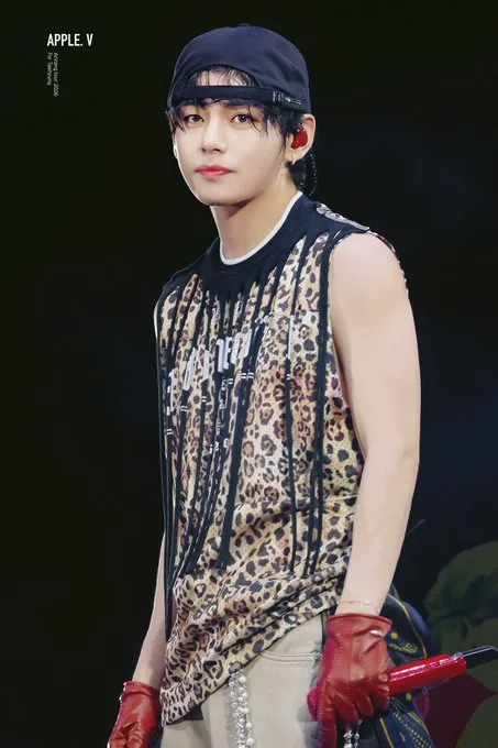 Ảnh ChatGPT 12_05_56 20 thg 10, 2026 Taehyung Leopard Print Sleeveless Shirt – K-Pop Inspired Distressed Graphic Tank Top – image 2 of 2