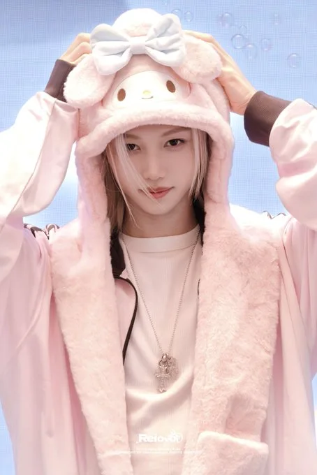 Ảnh ChatGPT 12_16_09 20 thg 10, 2026 Felix Pink Bunny Hooded Jacket – Stray Kids Inspired Fluffy Rabbit Ear Coat – image 2 of 2